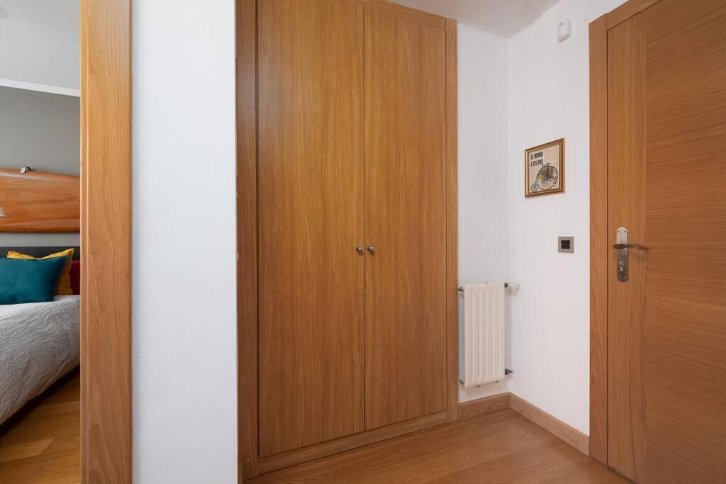 Apartamento Soleado De Una Habitación, A Pie Del Centro Apartamento